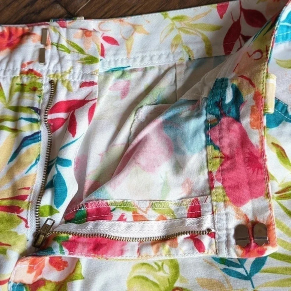 ⭐HOST PICK⭐Floral Shorts - Picture 3 of 5